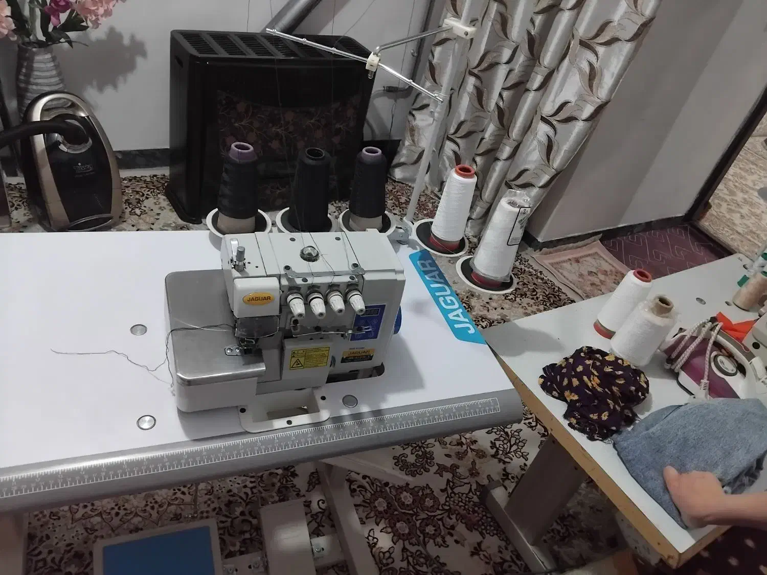 سردوزپنج نخ صنعتی|چرخ خیاطی و ریسندگی|سقز, |دیوار