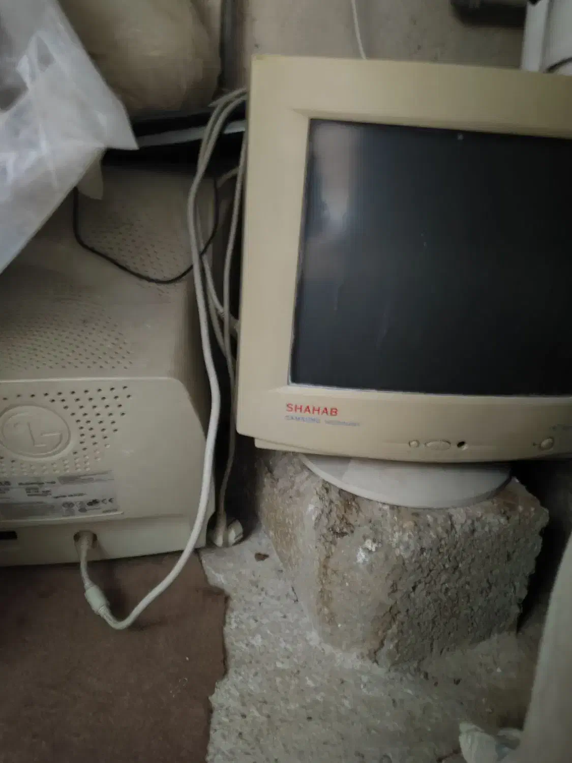 دو عدد مانیتور سالم|قطعات و لوازم جانبی رایانه|آبپخش, |دیوار