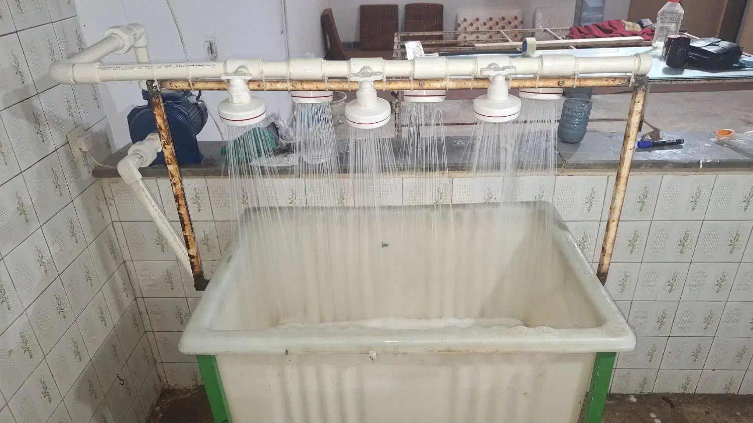 مخزن شستشو شامل پمپ آب یک اسب یک عدد وان با پایه|ماشین‌آلات صنعتی|ماهدشت, |دیوار