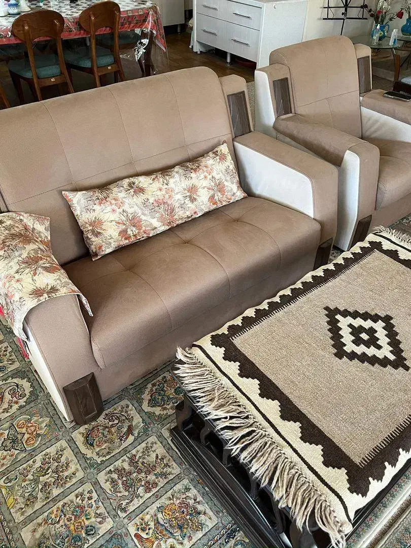 فروش مبل ۷ نفره و سه عدد میز جلو مبلی|مبلمان خانگی و میز عسلی|رودهن, |دیوار