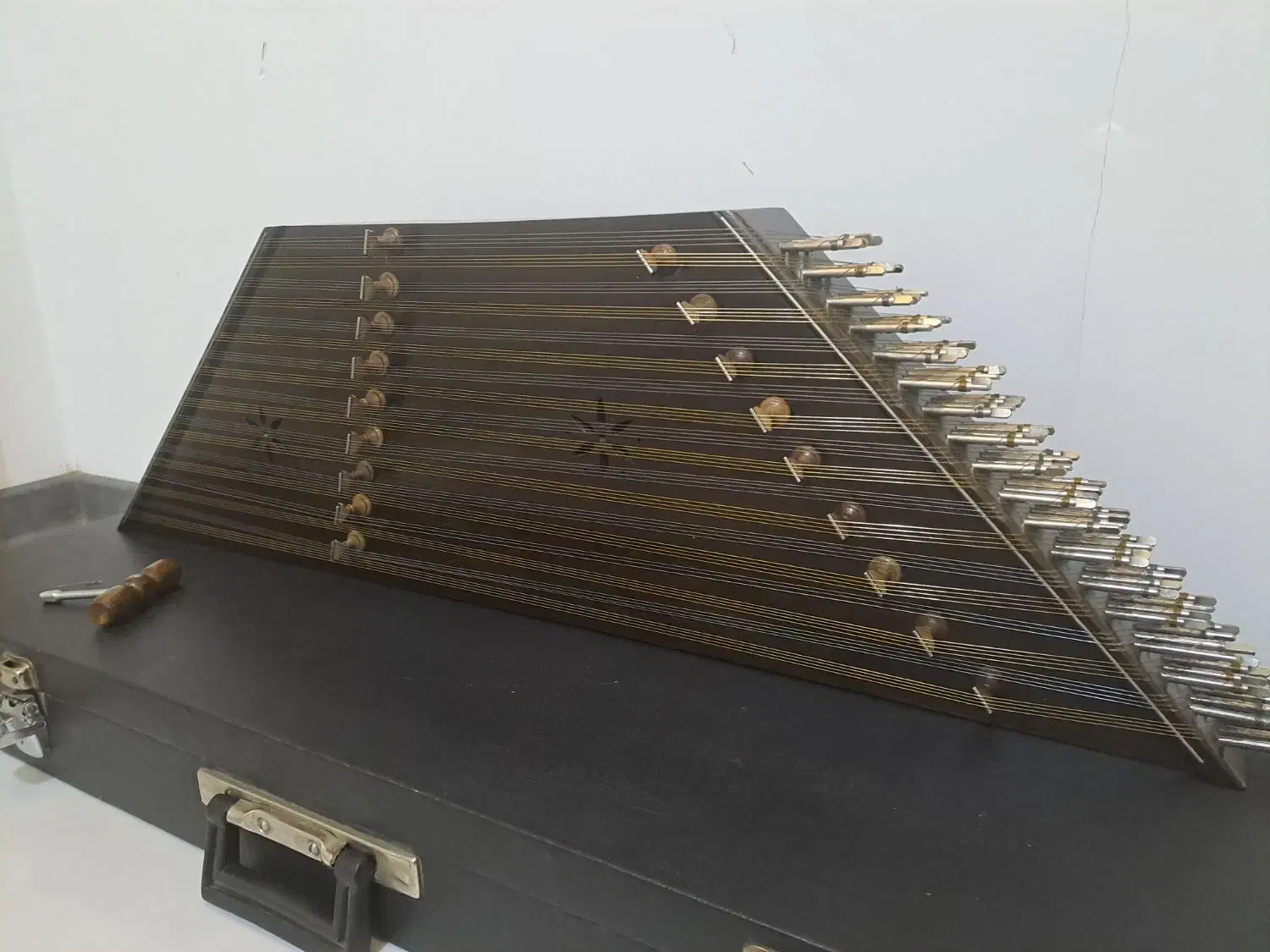 سنتور قدیمی در حد نو|سازهای سنتی|قزوین, |دیوار