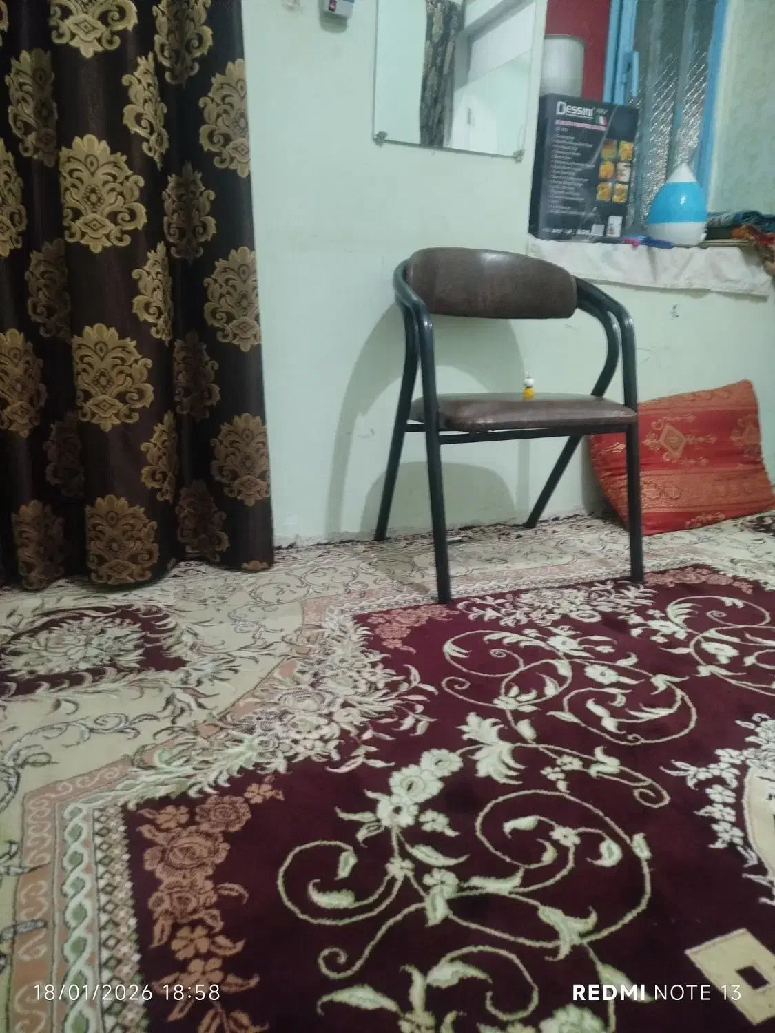 یک عدد صندلی|صندلی و نیمکت|زاهدان, |دیوار