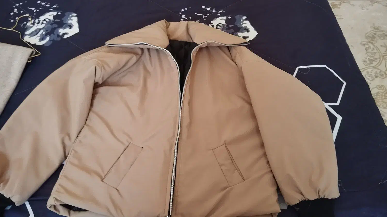 بامبر نو|لباس|تربت جام, شهید مدرس|دیوار