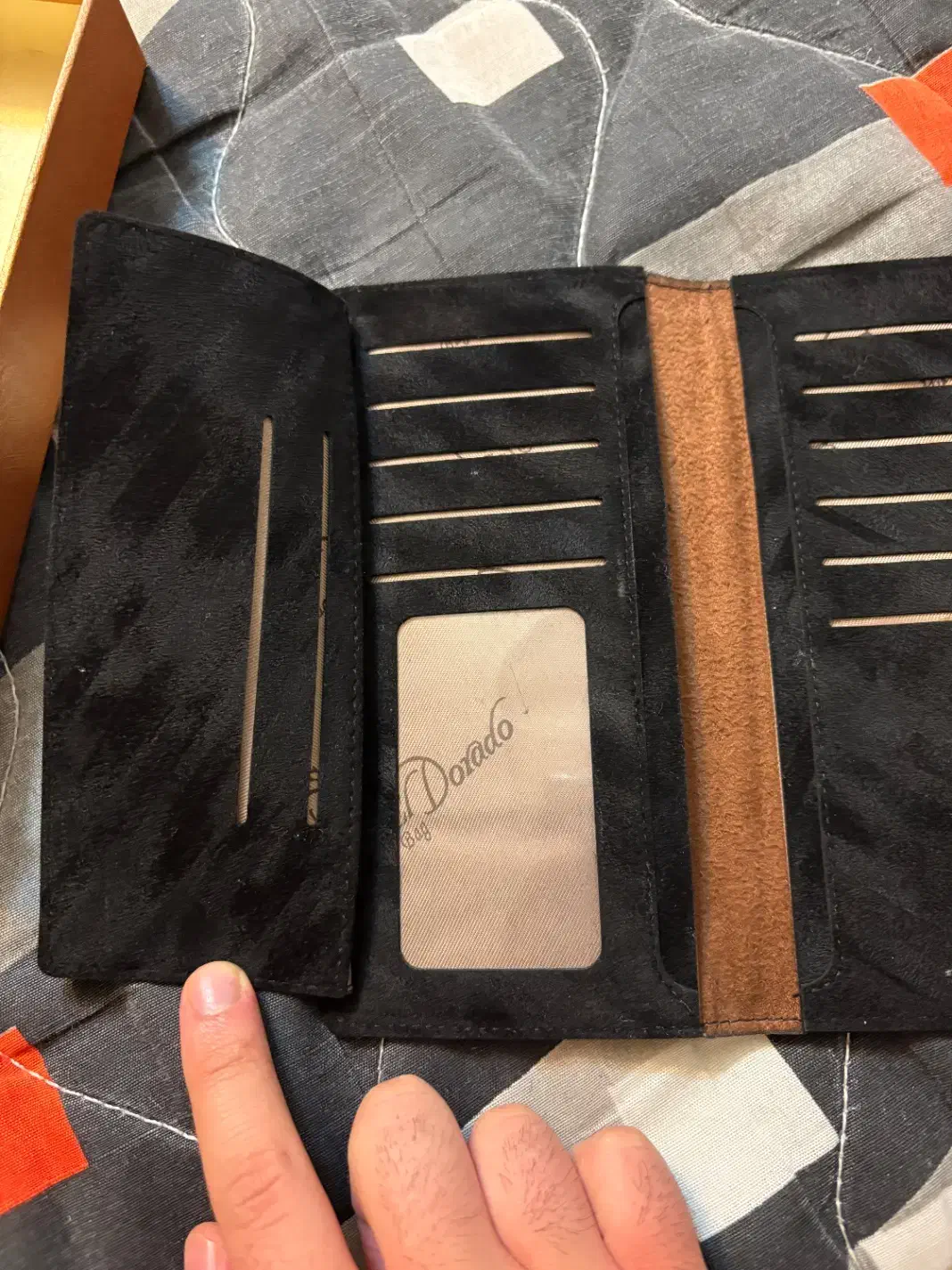 کیف پول همراه به جعبه|کیف، کفش، کمربند|اصفهان, باغ زرشک|دیوار