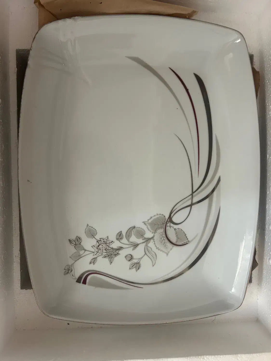 سرویس چینی مقصود|ظروف سرو و پذیرایی|یزد, |دیوار