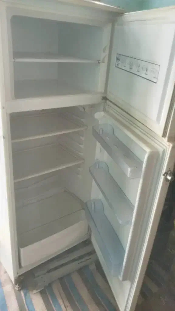 یخچال. تایر ماشین .وسایل کشاورزی|یخچال و فریزر|آباده, |دیوار