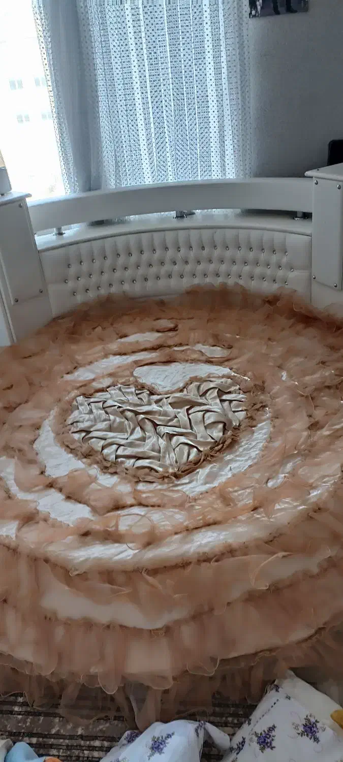 تخت خواب دونفره گرد|تخت و سرویس خواب|فولادشهر, B8|دیوار