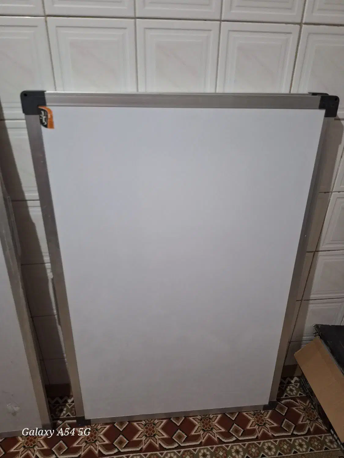 تخت وایت برد سالم نو|لوازم التحریر|اسلام‌شهر, باغ فیض|دیوار