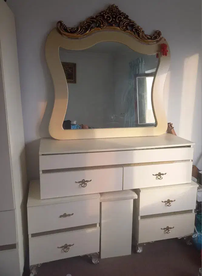 میزارایش شیک سالم باقیمت مناسب|جاکفشی، کمد، دراور|آمل, |دیوار