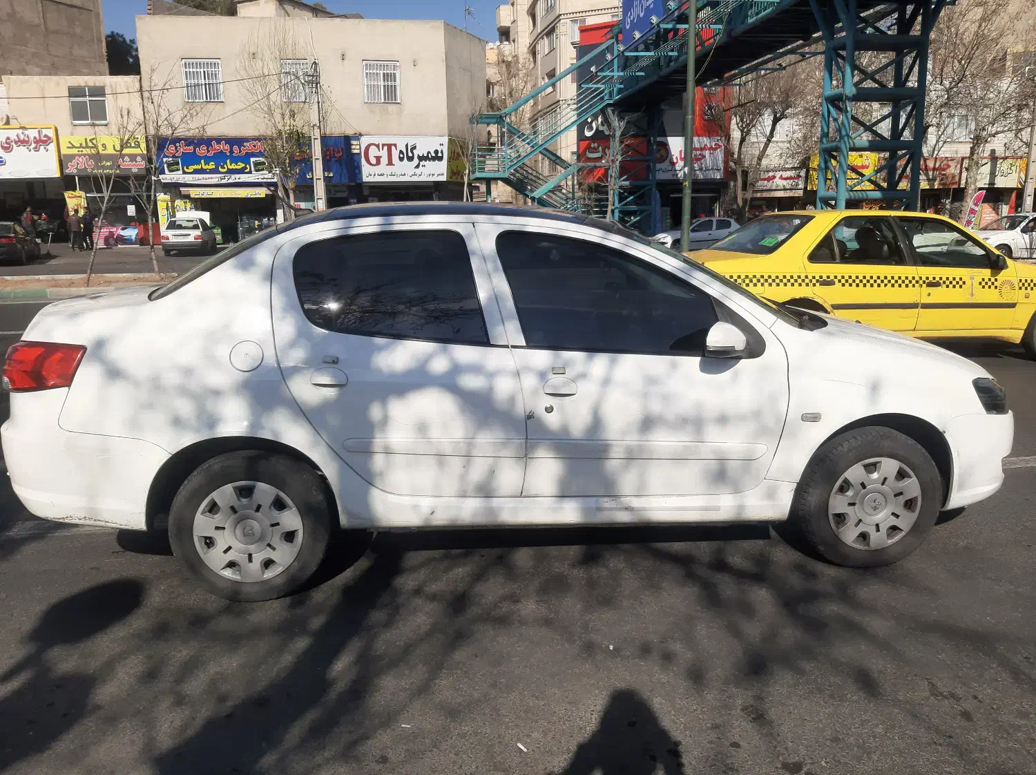 رانا پلاس سقف شیشه ۱۴۰۱|خودرو سواری و وانت|کرج, مصباح|دیوار