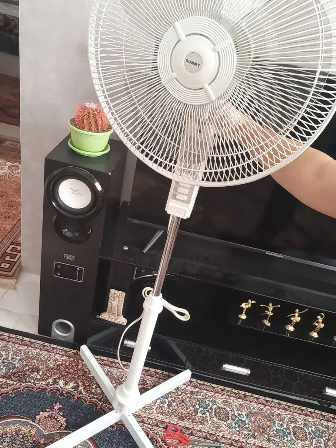 پنکه ایستاده ثانی|پنکه و تصفیهکنندهٔ هوا|تبریز, |دیوار