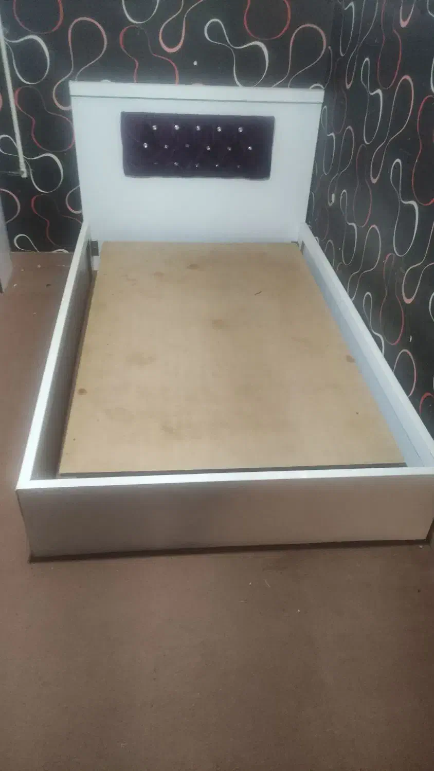 تخت یکو نیم نفره|تخت و سرویس خواب|شاهینشهر, فردوسی|دیوار