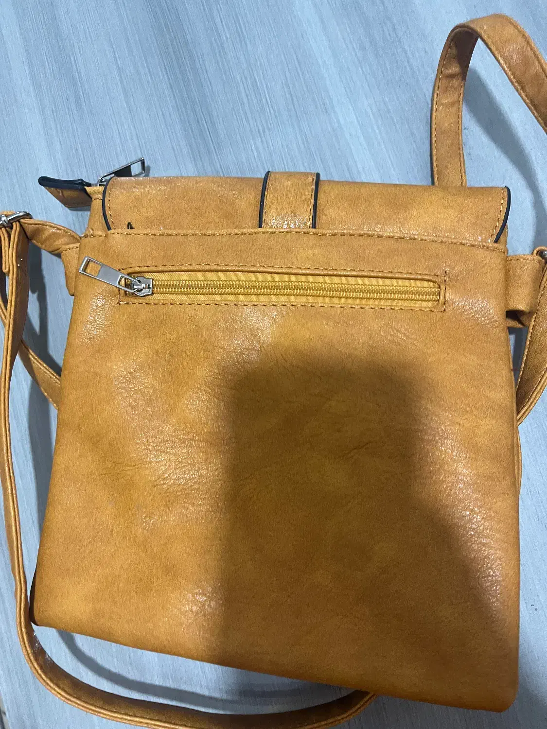 کیف دوشی|کیف، کفش، کمربند|شهریار, شهریار|دیوار