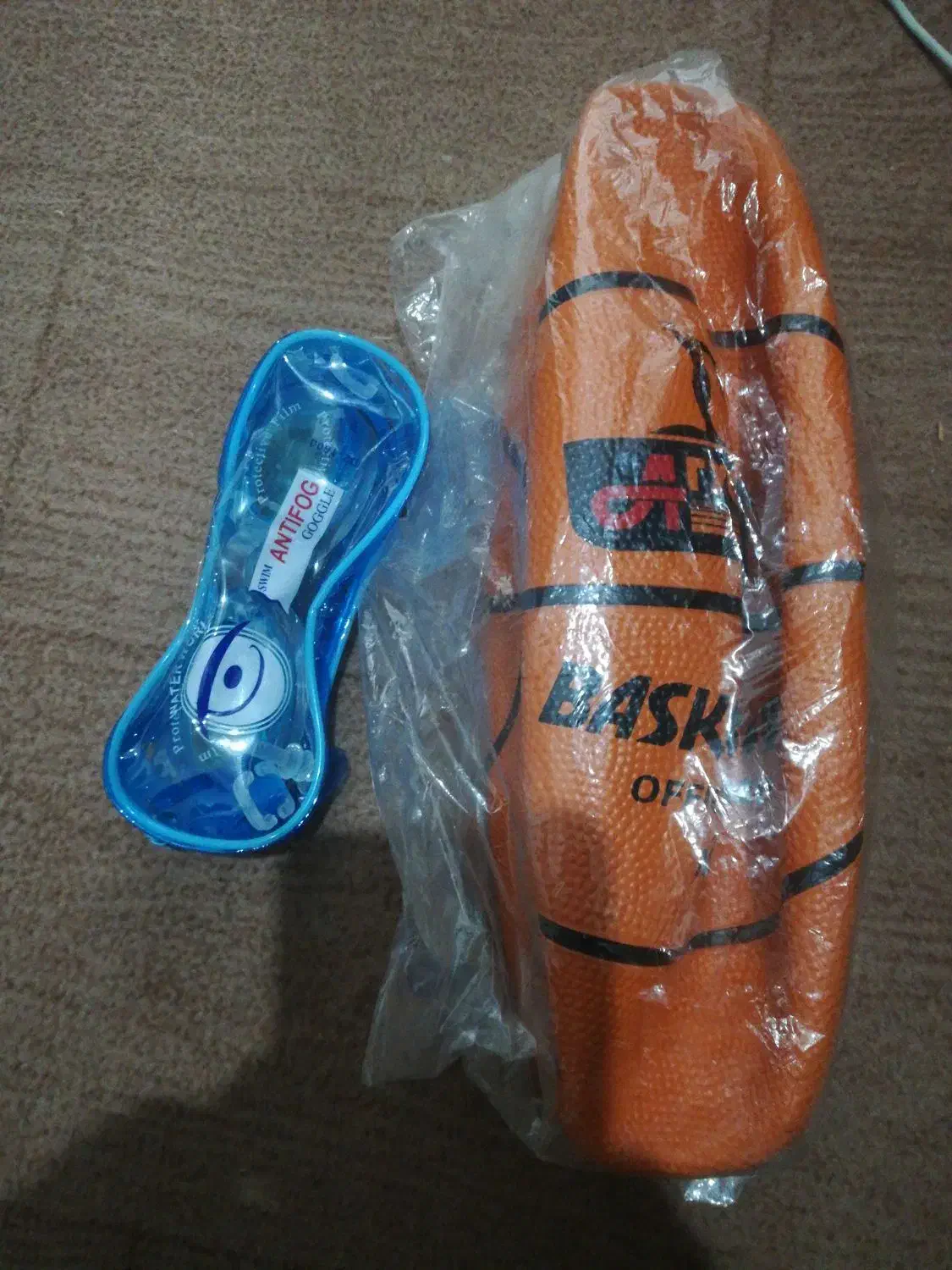 توپ بسکتبال و عینک شنا|تجهیزات ورزشی|ساری, |دیوار