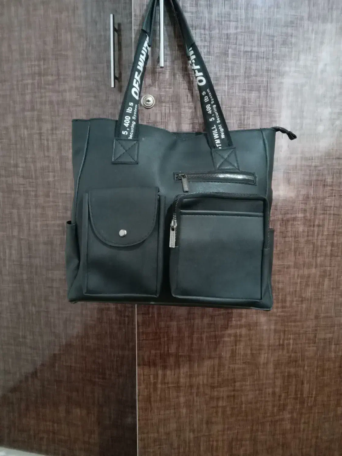 کیف|کیف، کفش، کمربند|تربت‌حیدریه, بالا ولایت|دیوار