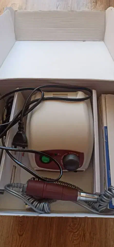 ابزارناخن|آرایشگاه و سالن‌های زیبایی|مرند, |دیوار