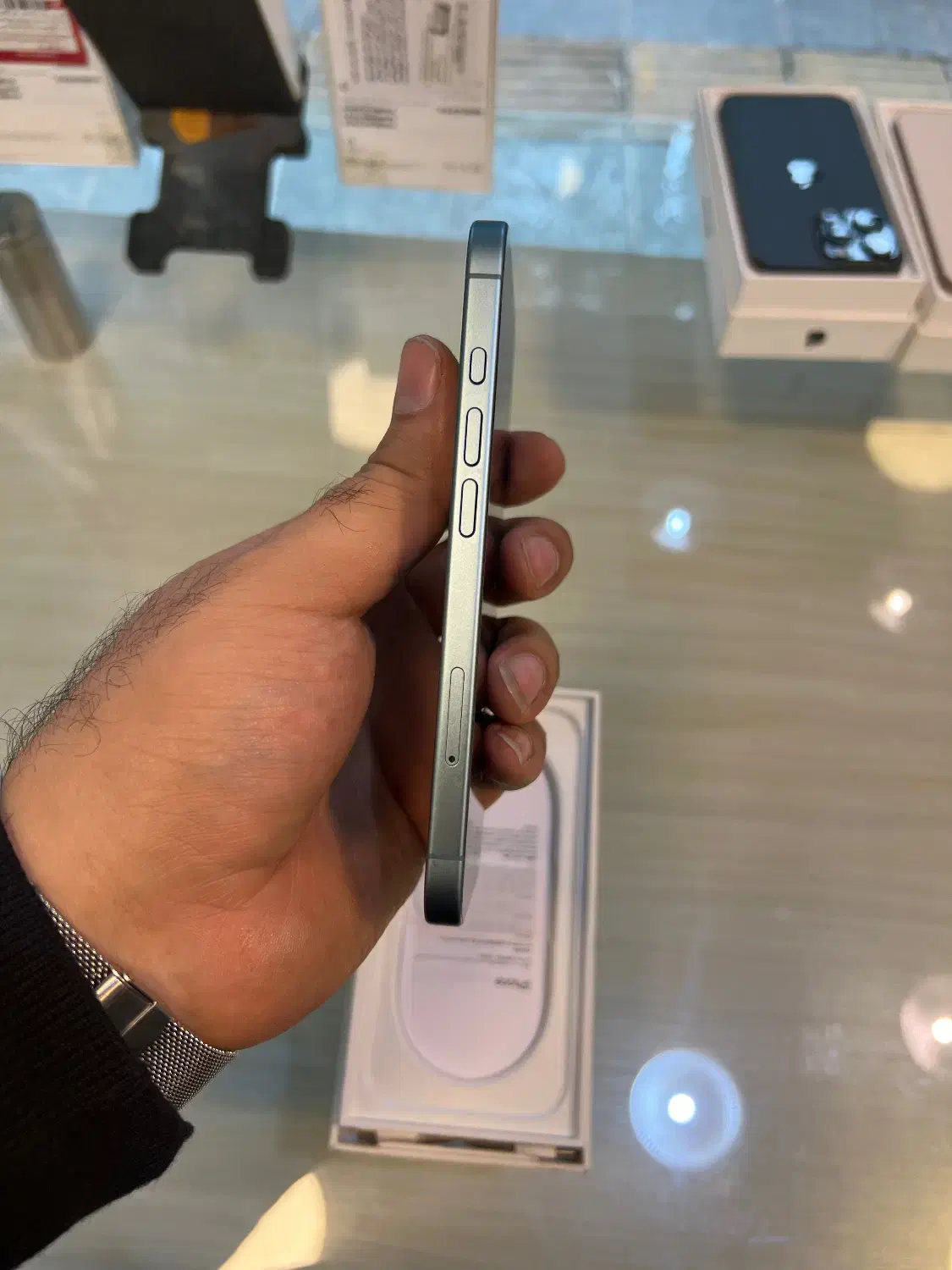 ایفون ۱۶ نرمال ۱۲۸ گیگ رنگ جذاب تیل|موبایل|ساری, |دیوار