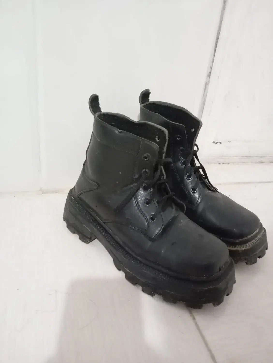 نیم بوت|کیف، کفش، کمربند|دهدشت, |دیوار