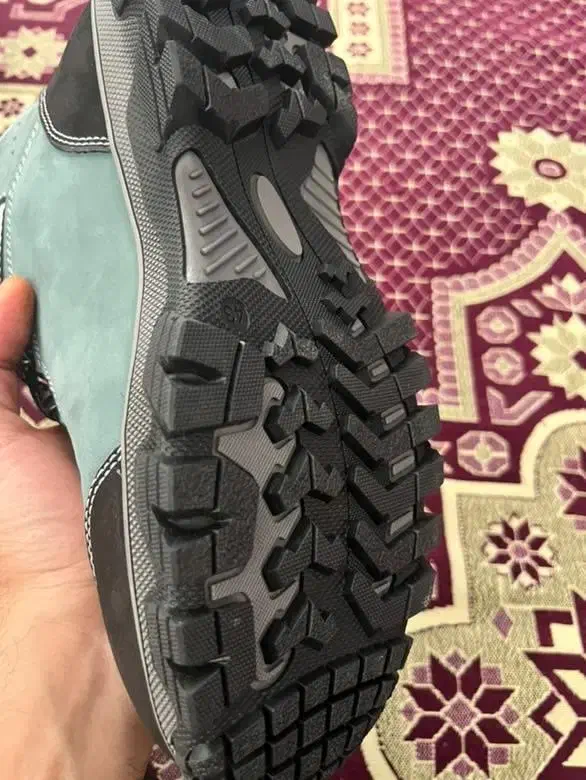 یک جفت کفش کوهنوردی دست اول و کیسه خواب نو|کوهنوردی و کمپینگ|شهرکرد, |دیوار