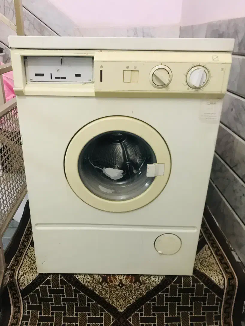 ماشین لباس شویی|ماشین لباسشویی و خشک‌کن لباس|خمینی‌شهر, |دیوار