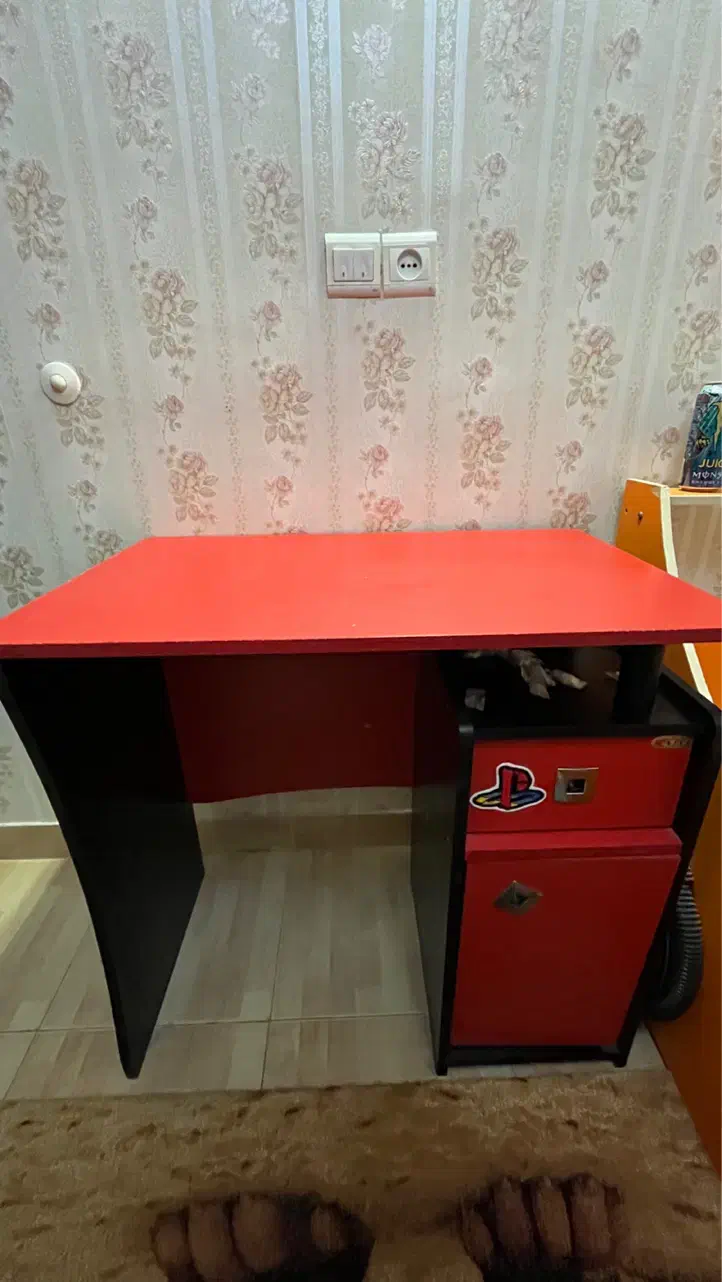 میز تحریر|میز تحریر و کامپیوتر|اراک, |دیوار