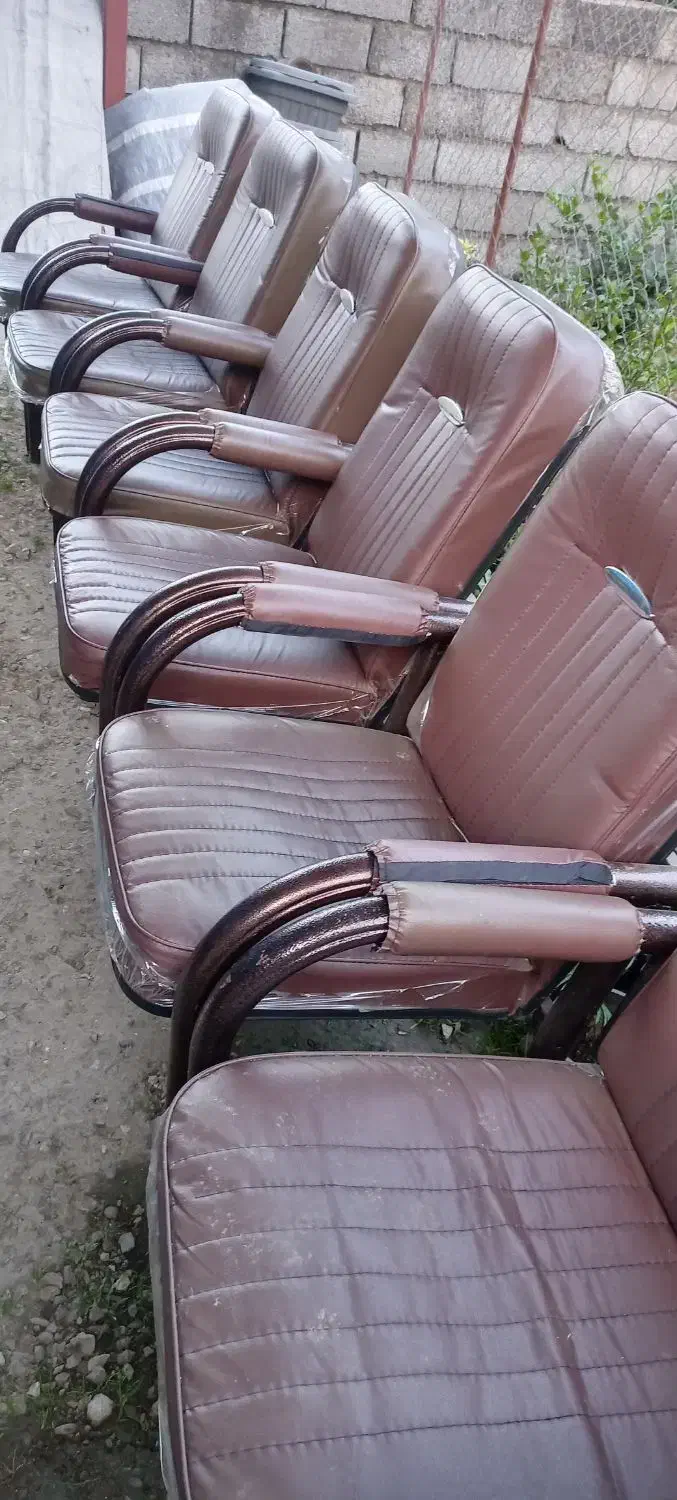 صندلی اداری و چهار چوب آهنی|مبلمان اداری|چابکسر, |دیوار