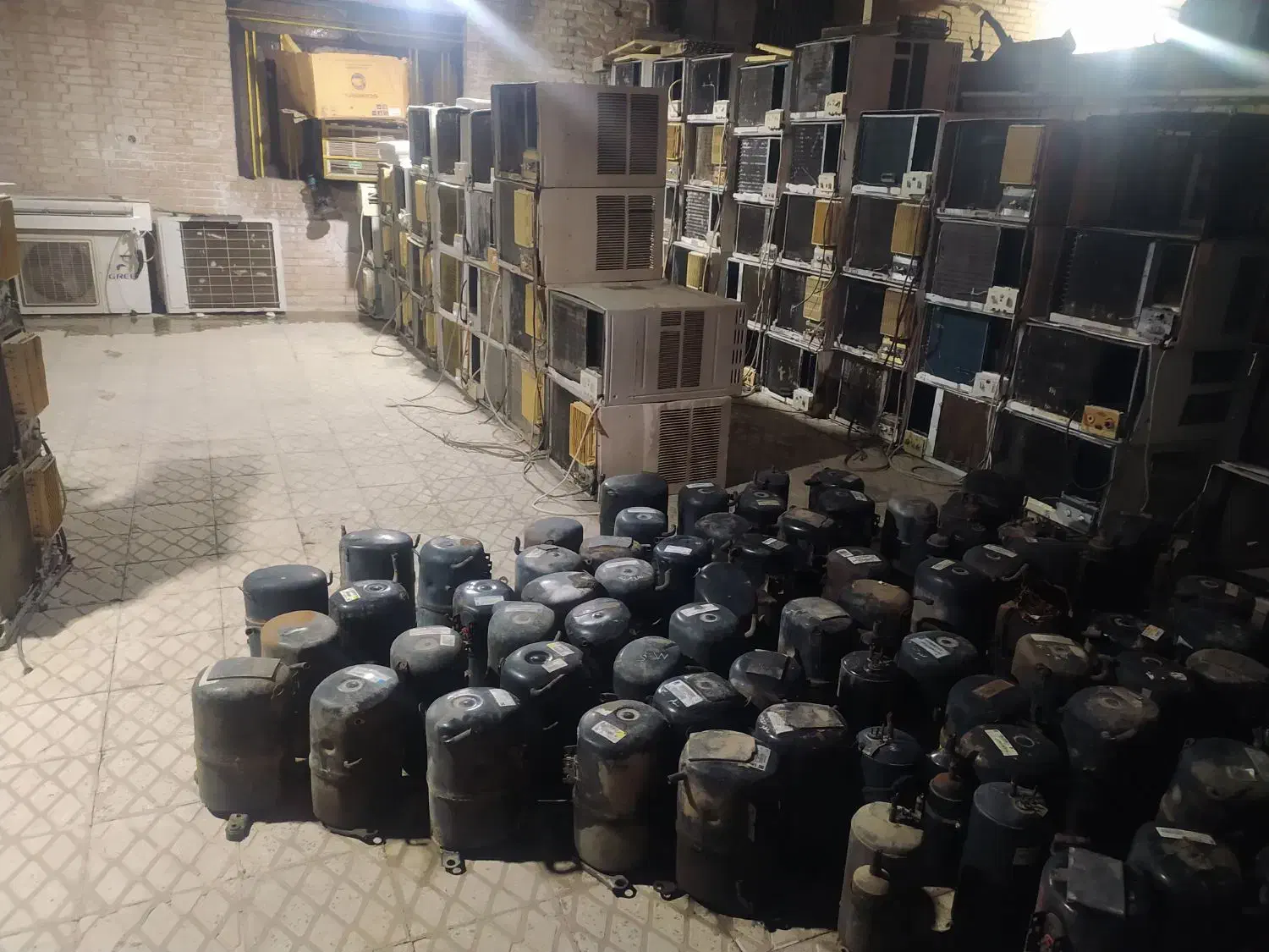 موتور سوخته کولر گازی ۱۰۰ عدد برا فروش|کولر گازی و فن‌کوئل|تهران, میدان میوه و تره‌بار مرکزی|دیوار