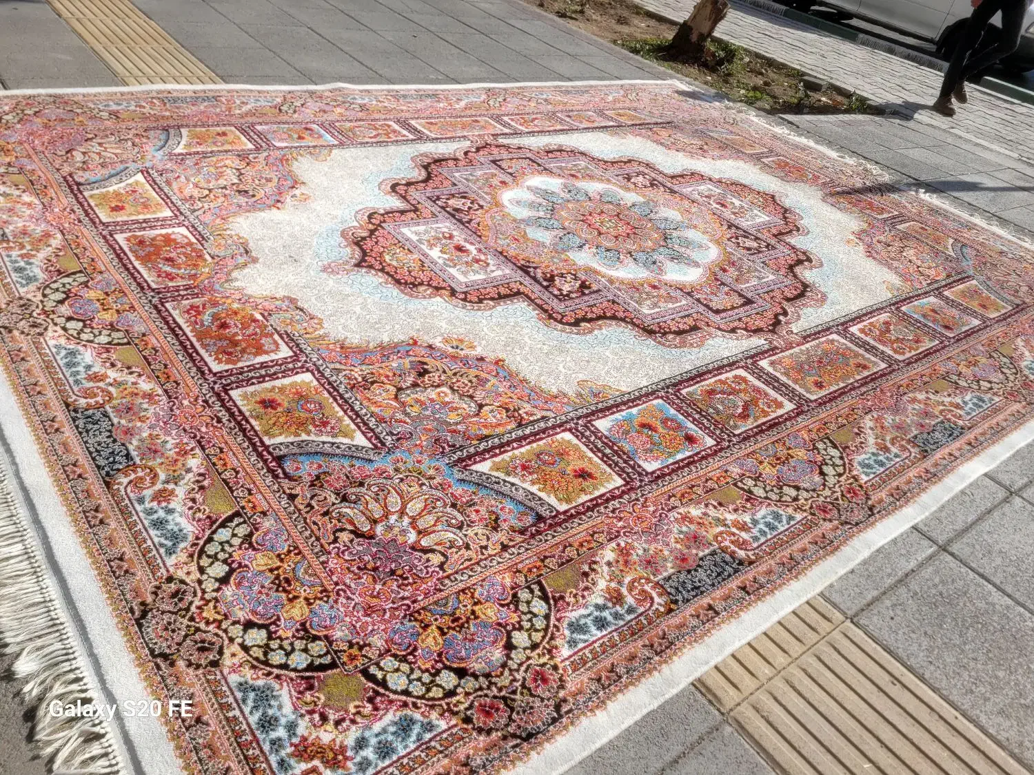 فرش ۱۲ متری کم کار|فرش|گلبهار, شهر جدید گلبهار|دیوار