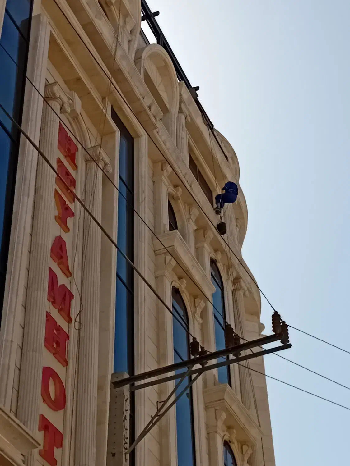 خدمات کار ارتفاع پیچ ورولپلاک برق نما طناب بندباز|خدمات پیشه و مهارت|اهواز, امانیه|دیوار