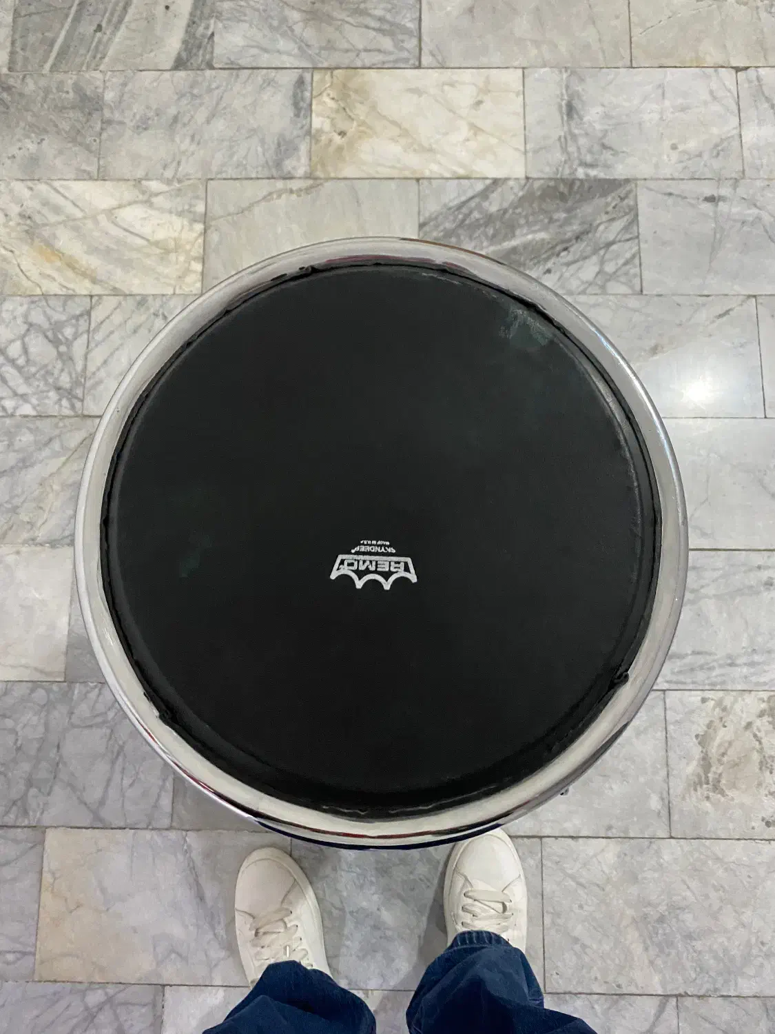 پرکاشن، کونگا در حد اکبند|درام و پرکاشن|اندیشه, اندیشه فاز ۴|دیوار