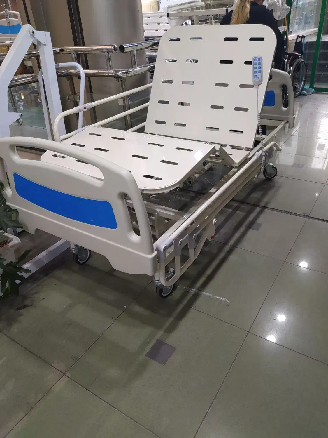 لوازم پزشکی تخت بیمارستانی با متعلقات|آرایشی، بهداشتی، درمانی|تهران, جمهوری|دیوار