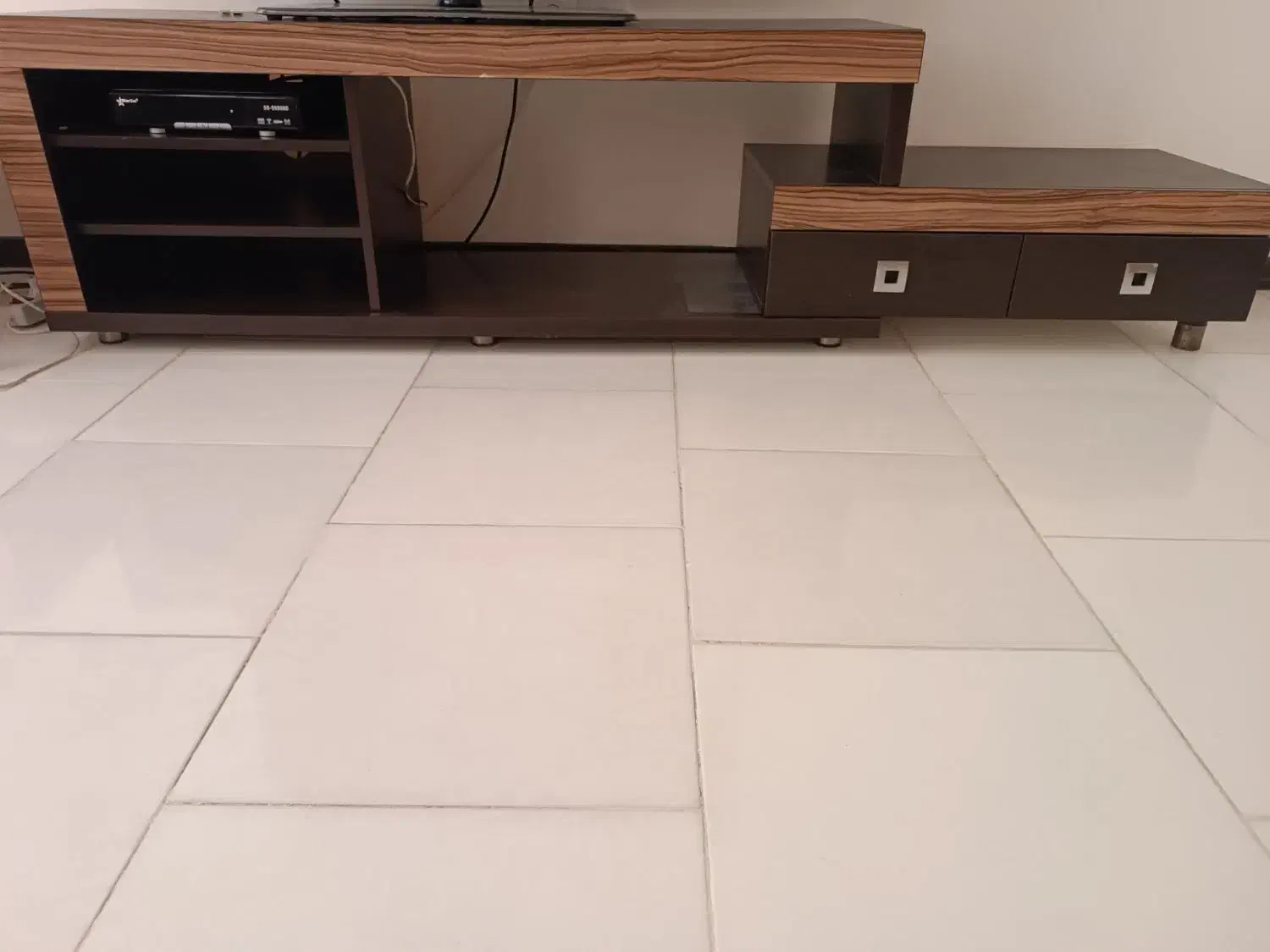 میز تی وی|میز تلویزیون|هشتگرد, شهرک صبا سوله|دیوار