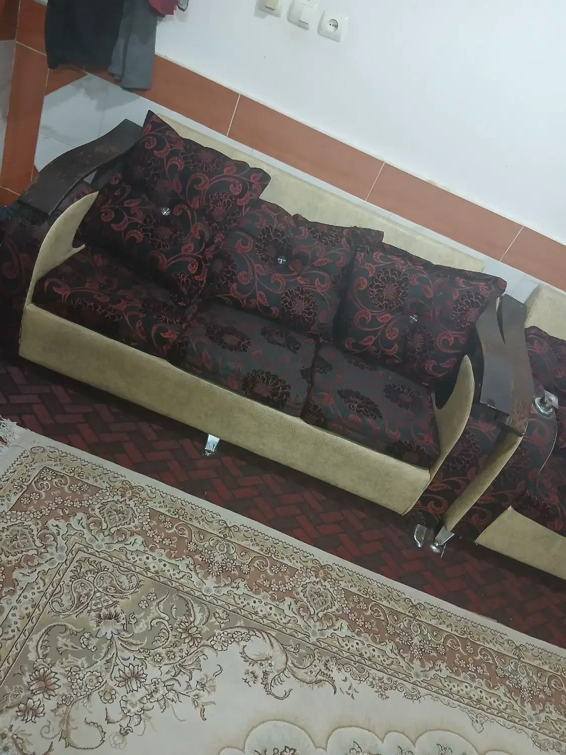 فروش فوری مبل ب علت نبودن جا|مبلمان خانگی و میز عسلی|علی‌آباد کتول, |دیوار