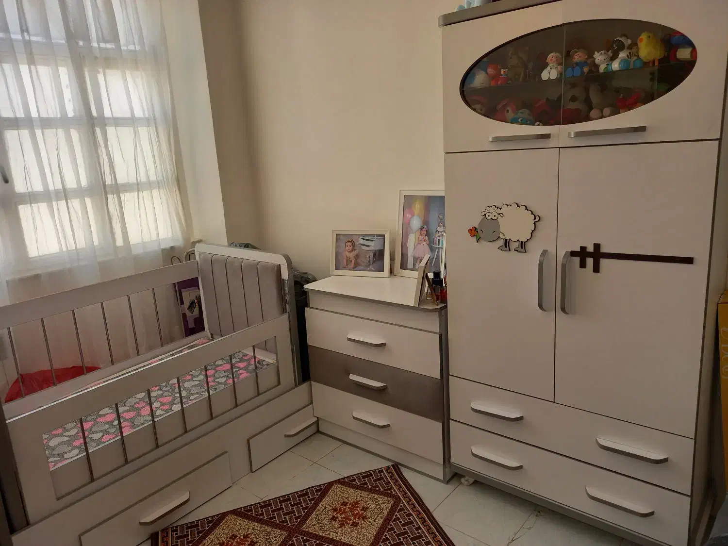 تخت وکمد بچه در حد نو تخت مناسب نوجوان هم هست|اسباب و اثاث بچه|کرج, جهانشهر|دیوار