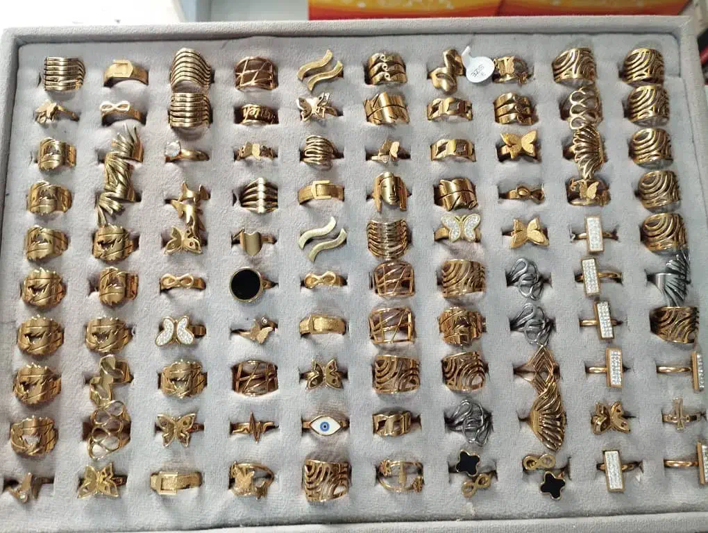 به علت جمع کردن مغازه فروش عمده بدلیجات رنگ ثابت|بدلیجات|کرج, شهرک بنفشه|دیوار