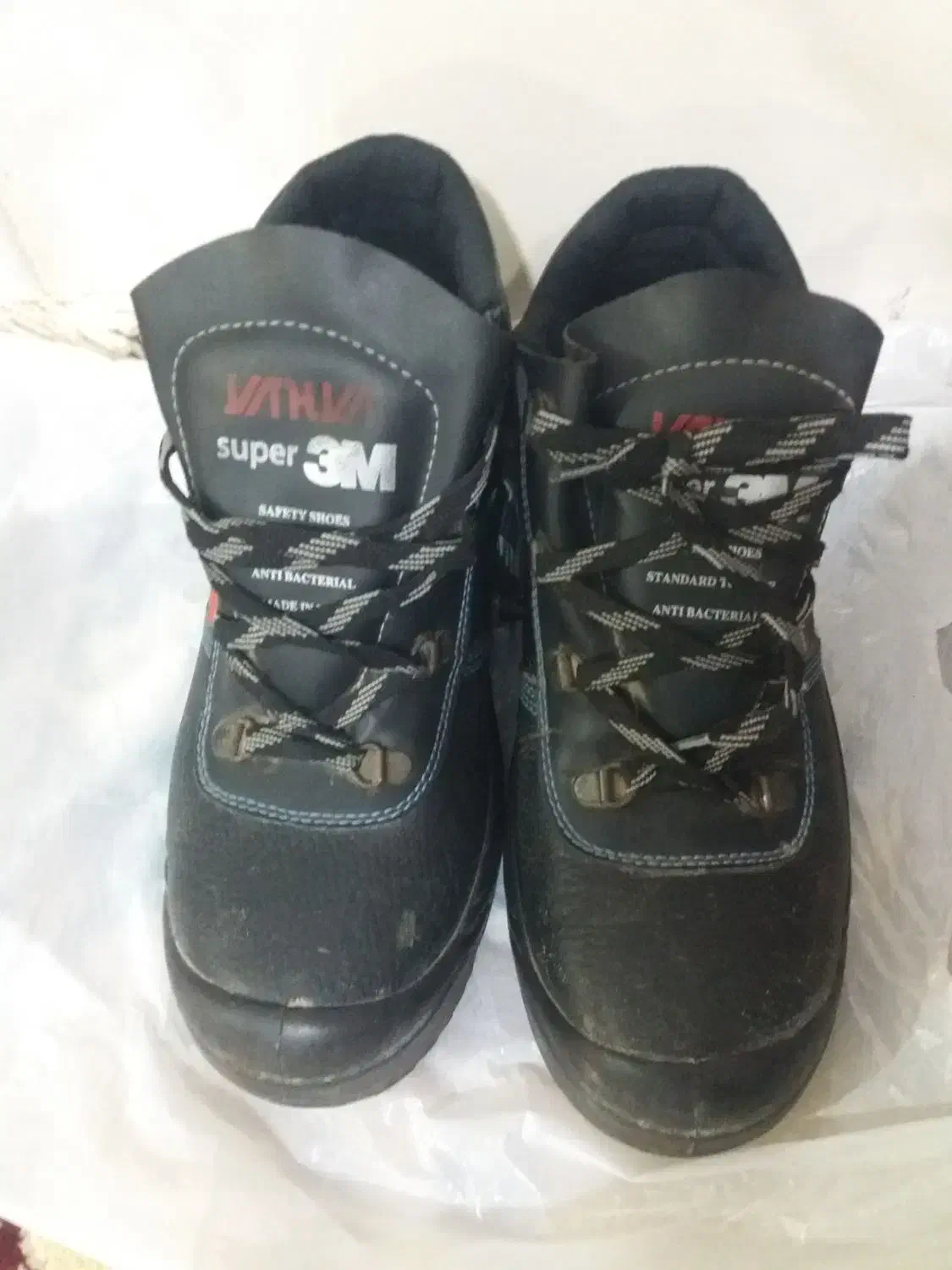 کفش ایمنی|کیف، کفش، کمربند|خوشاب, |دیوار