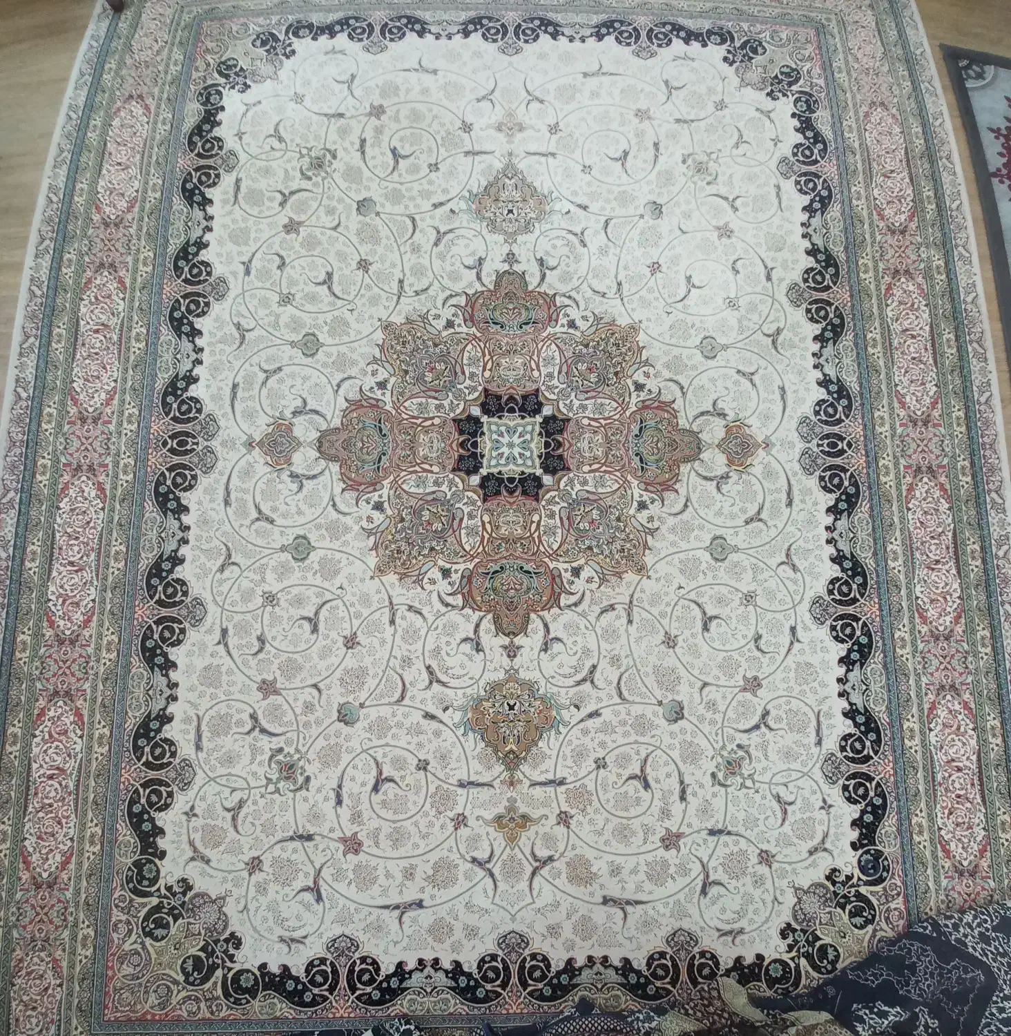 فرش ۱۲ متری گل برجسته|فرش|کرج, شاهینویلا|دیوار