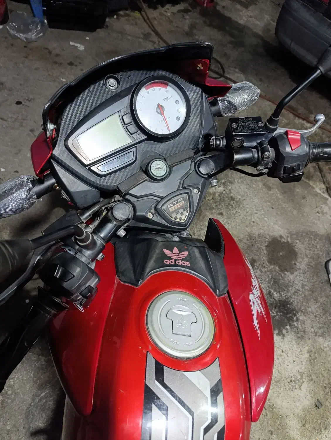 آپاچی ۹۳ بدون خرج|موتورسیکلت|پرند, فاز ۳|دیوار