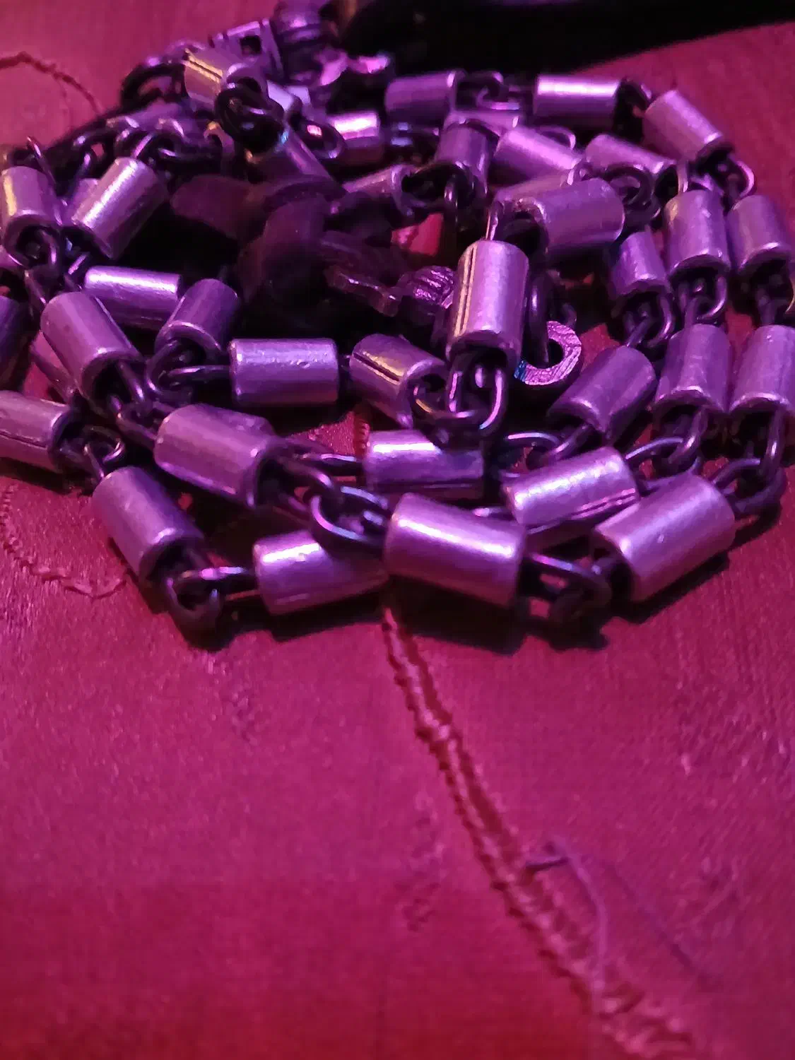 زنجیر قدیمی|کلکسیون اشیاء عتیقه|فولادشهر, پارک کوهستان|دیوار