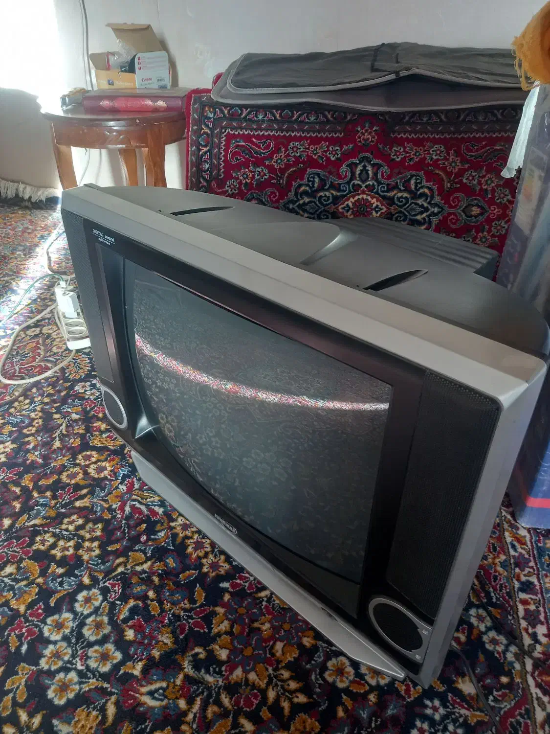 تلویزیون ۲۴ اینچ رنگی|تلویزیون و پروژکتور|کرمان, |دیوار