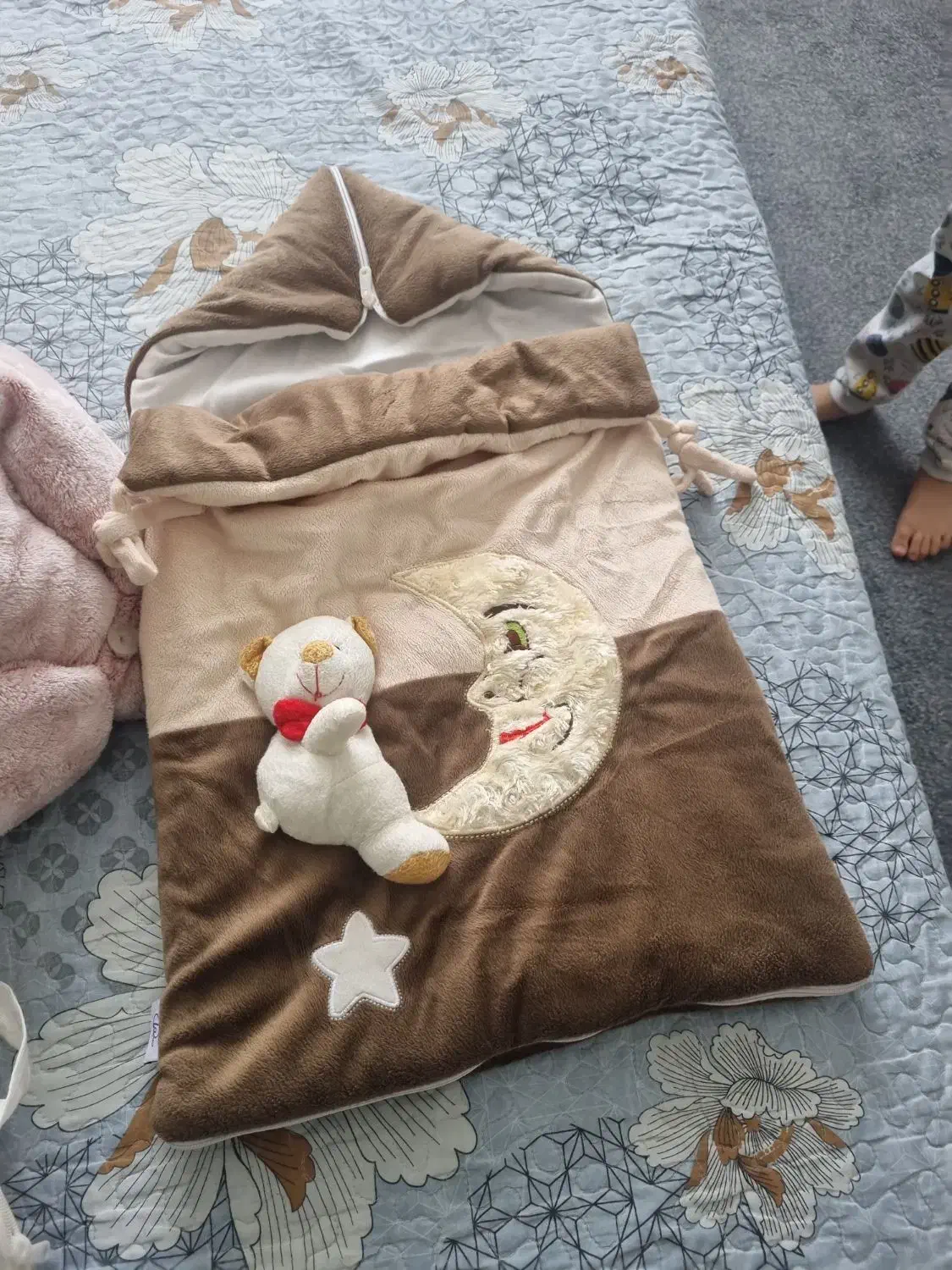 گهواره نوزاد|تخت و صندلی بچه|شیروان (خراسان), |دیوار