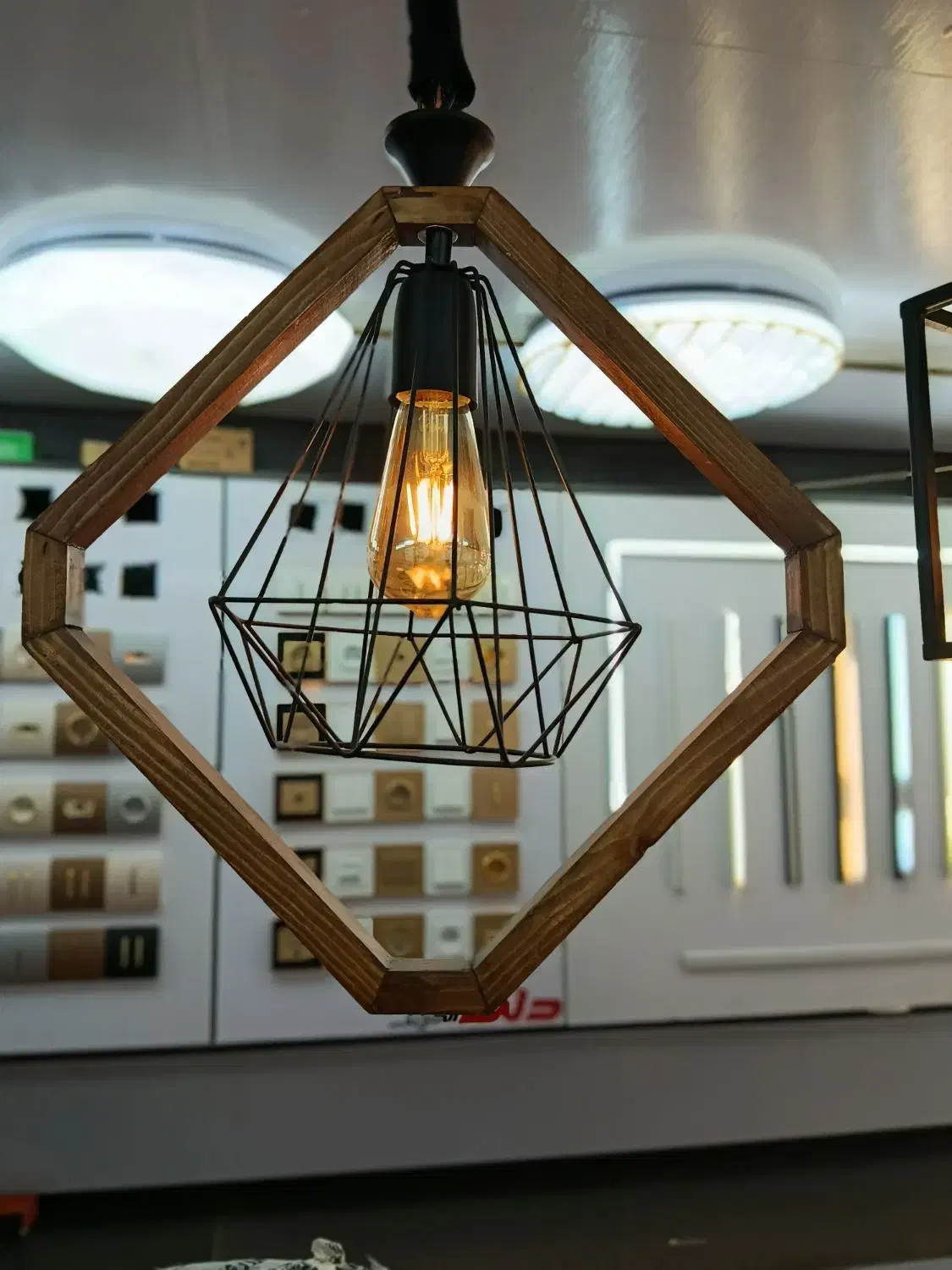 آویز تک چوبی|لوستر و چراغ آویز|قم, آزادگان|دیوار