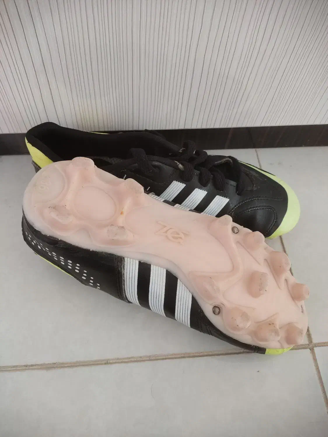 کفش چمن|کیف، کفش، کمربند|شهرکرد, |دیوار