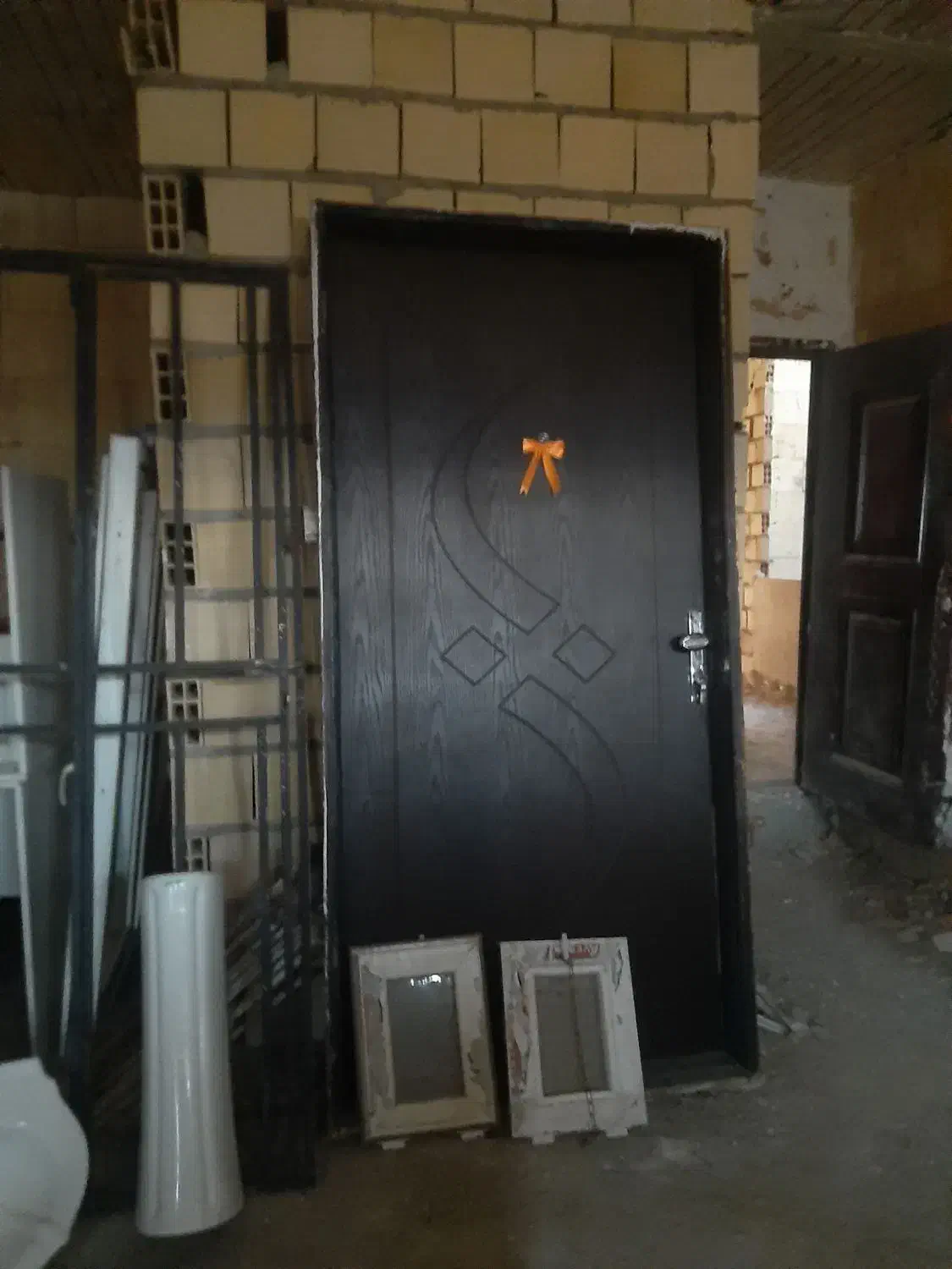 در ورودی ۱۱۰×۲۲۰آکارد حفاظ روشویی .ویترین با|مصالح و تجهیزات ساختمان|هشتگرد, فاز ۷ مهستان|دیوار