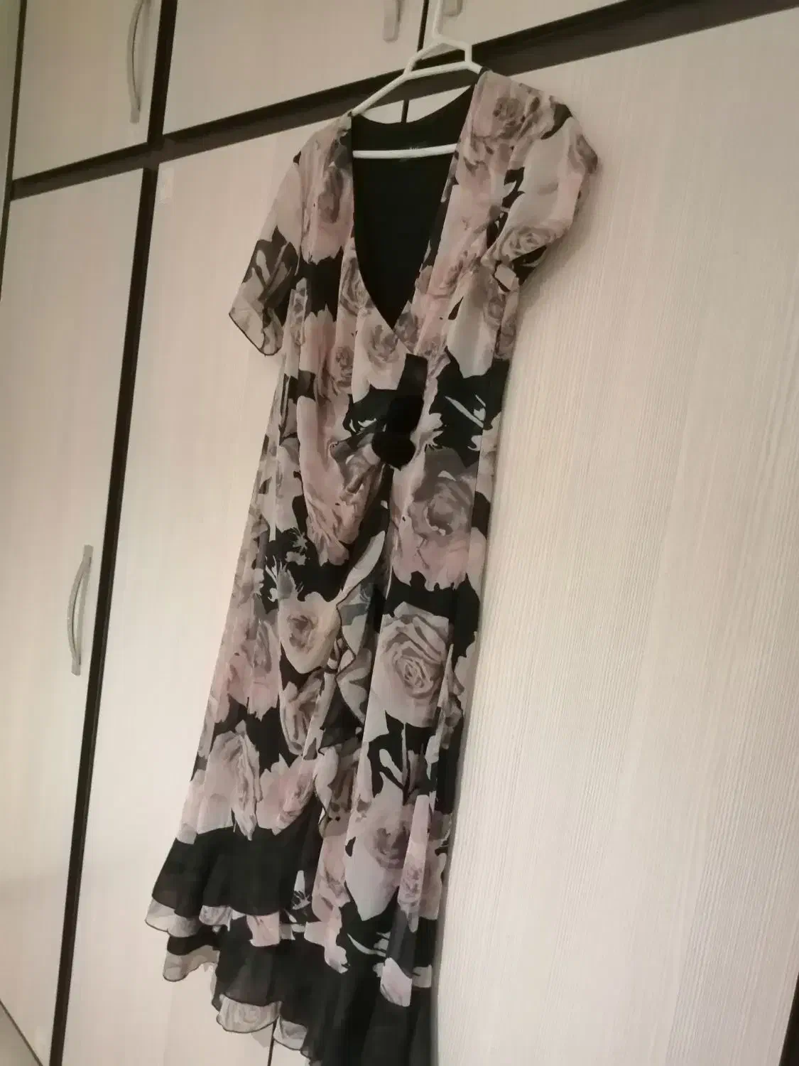 لباس زنانه|لباس|شاهینشهر, فردوسی|دیوار