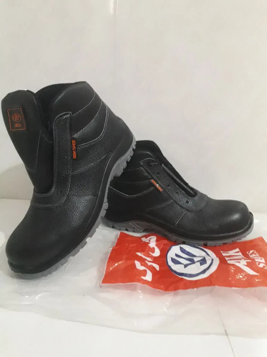 کفش ایمنی نو نو|کیف، کفش، کمربند|هشتگرد, هشتگرد قدیم|دیوار