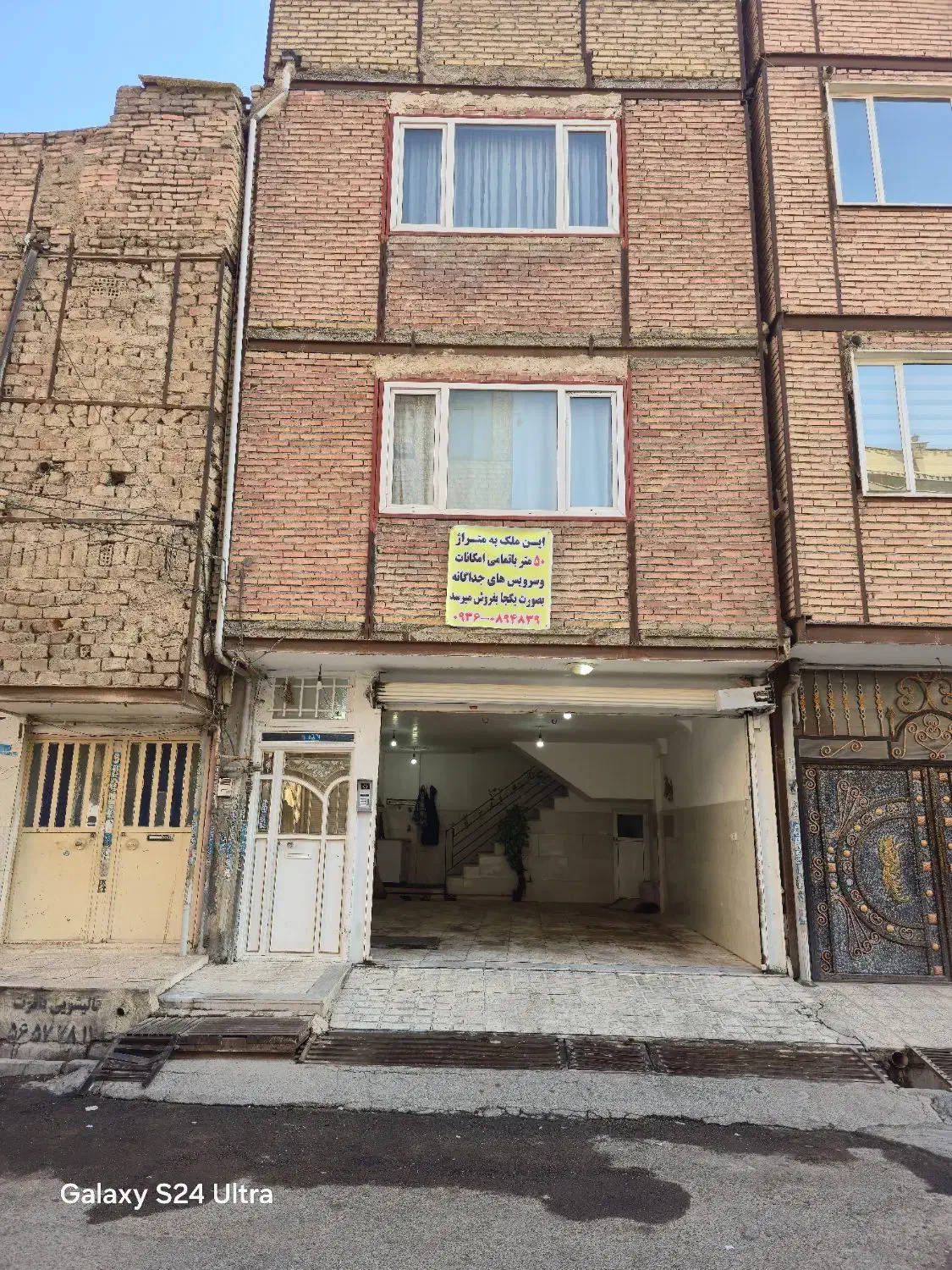 ساختمان سه طبقه و نیم در ۲۰متری اصلی حصارک بالا|پیش‌فروش املاک|نسیم‌شهر, |دیوار