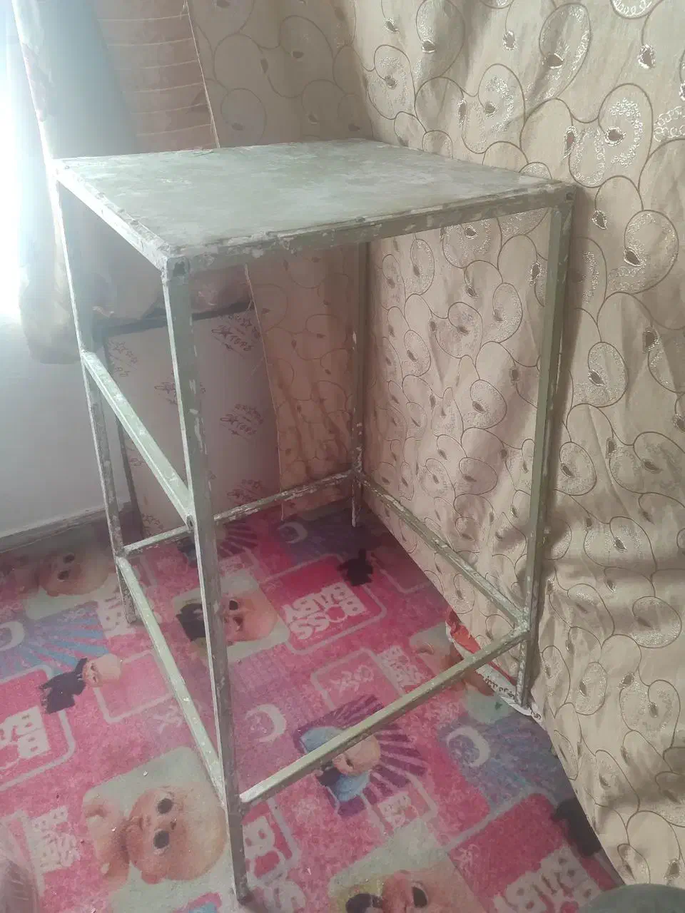 چهار پایه آهنی|صندلی و نیمکت|زاهدان, |دیوار