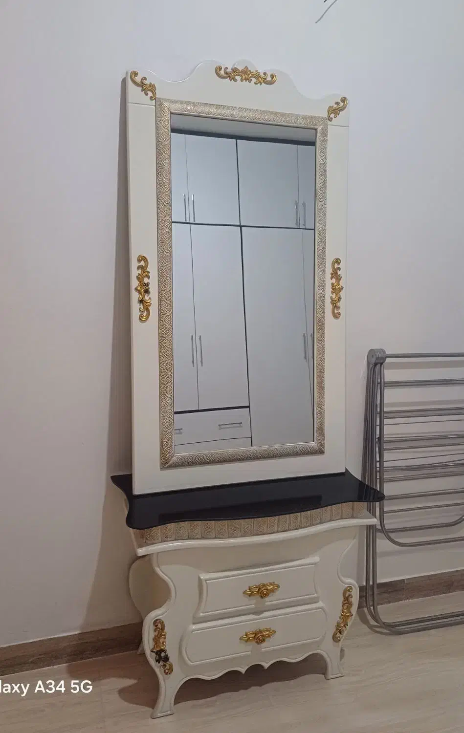 اینه میز در حد نو|آرایشگاه و سالن‌های زیبایی|دورود, |دیوار