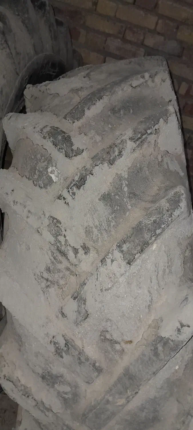 لاستیک تراکتور ۲۸۵.۸۰۰.۴۷۵.۲۹۹|قطعات یدکی و لوازم جانبی|سنقر, |دیوار